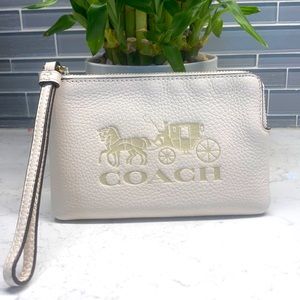 Coach wristlet 🤍🧋